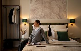 Old Town Charm & Chic By Downtown Apartments